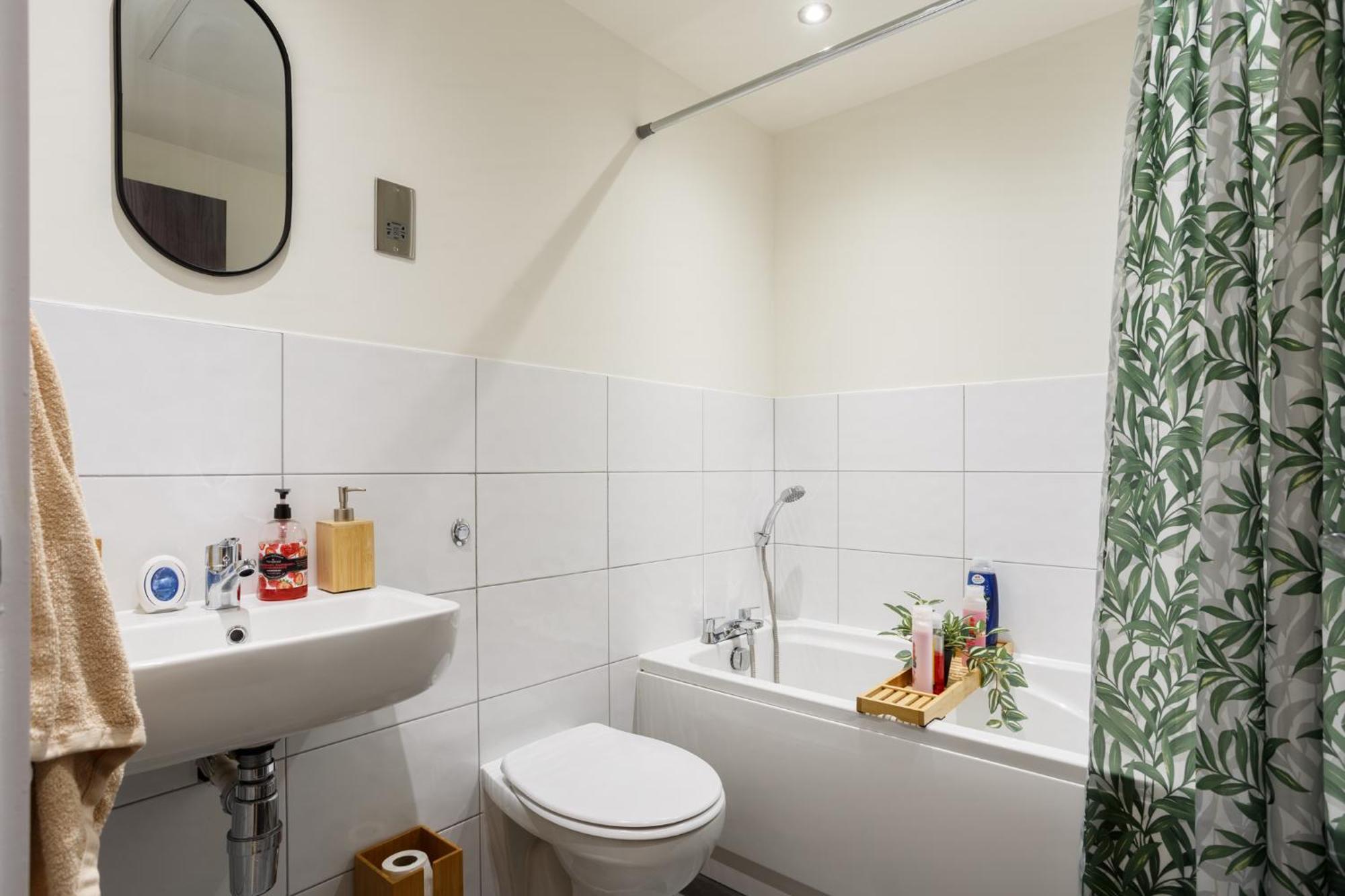 Modern And Cozy Two-Bed Apartment In Bradford Брадфорт Екстериор снимка