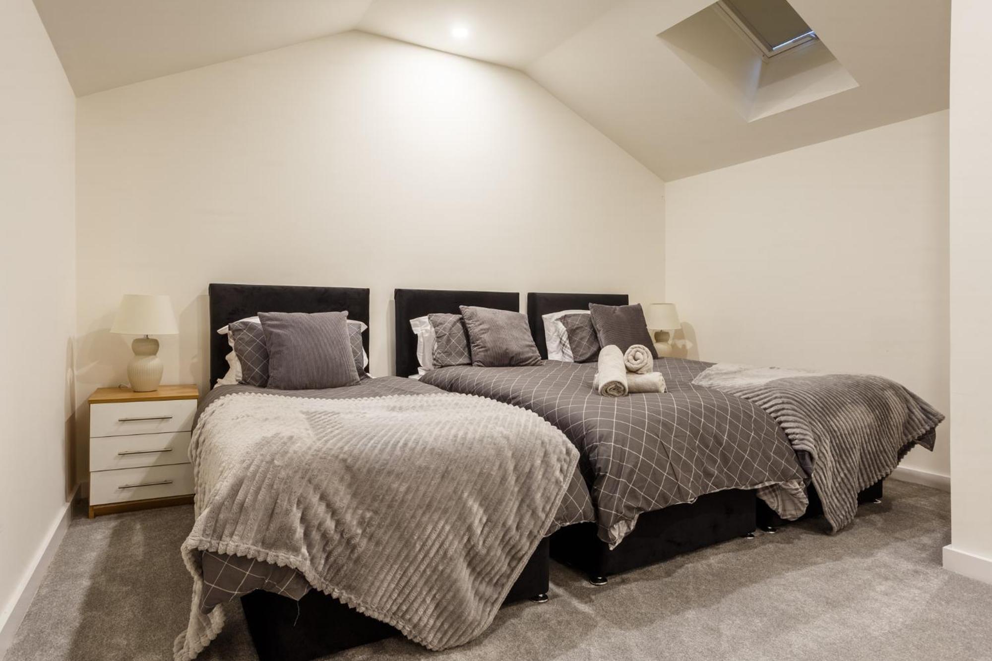 Modern And Cozy Two-Bed Apartment In Bradford Брадфорт Екстериор снимка